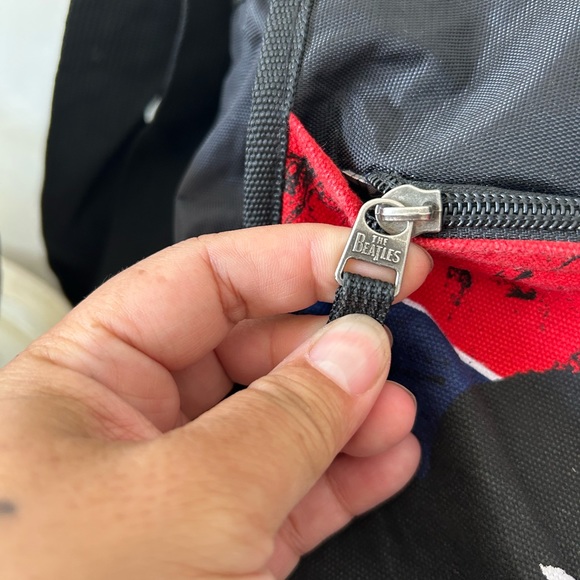 Beatles messenger bag. NWOT. Size large - Picture 2 of 11